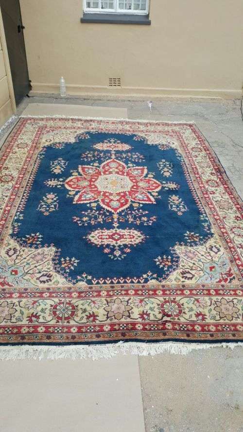 A BEAUTIFUL HAND MADE PERSIAN TABRIZ 3.5 m x 2.5 m VIBRANT COLOURS.