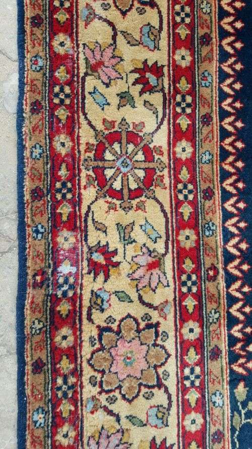 A BEAUTIFUL HAND MADE PERSIAN TABRIZ 3.5 m x 2.5 m VIBRANT COLOURS.