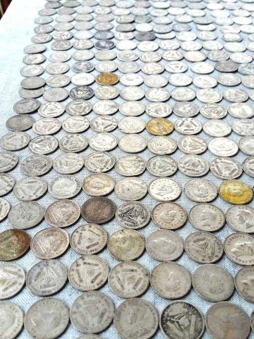 MASSIVE 3D COLLECTION 1920's- 1950 ...  930 x  SA UNION  3D's.  1.311 KG's of silver