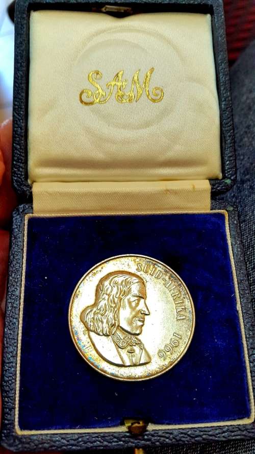 1966 RSA SILVER R1 AFRIKAANS LEGEND IN ORIGINAL SAM BOX AS ISSUED.