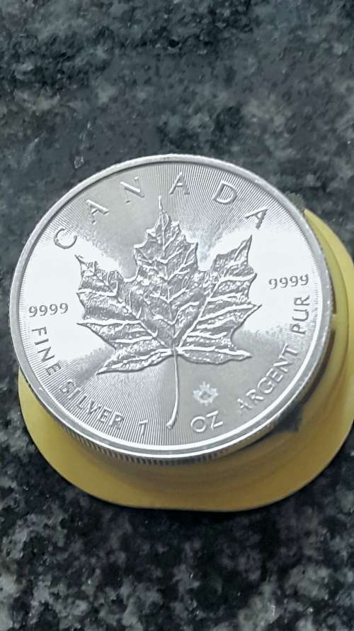 75 x BRILLIANT UNCIRCULATED 2014 CANADIAN MAPLE LEAF 1 OZ 999 SILVER 5 DOLLARS