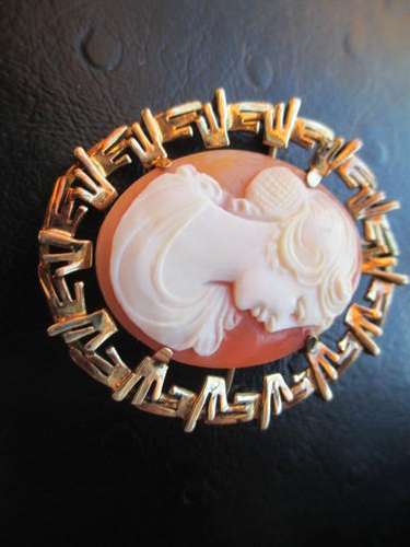 EXQUISITE HANDCRAFTED CAMEO FROM ITALY SET IN 18 CT GOLD -FOR THE CONNOISSEUR!!