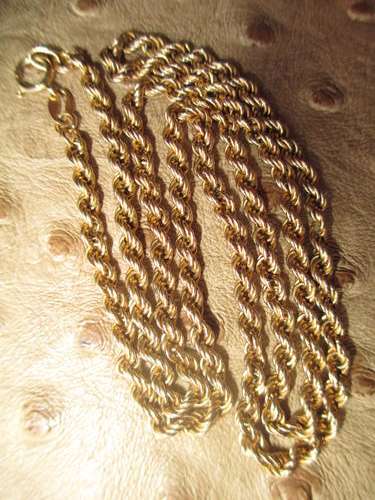 BEAUTIFUL ROPE CHAIN IN SOLID 9CT GOLD. WEIGHT 6.2 GRAMS