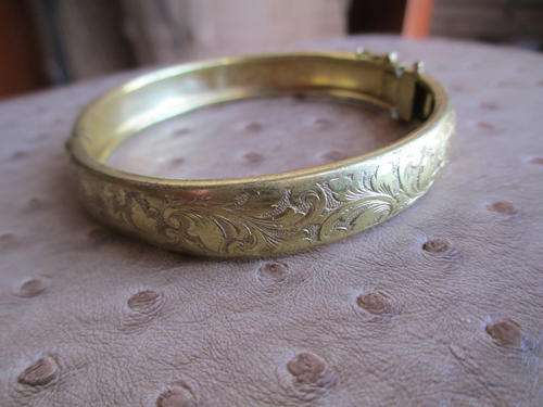 ANTIQUE GOLD BANGLE- 10MM- 16.9 GRAMS
