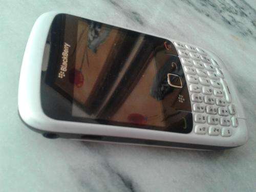 ORIGINAL BLACKBERRY CURVE IN EXCELLENT CONDITION