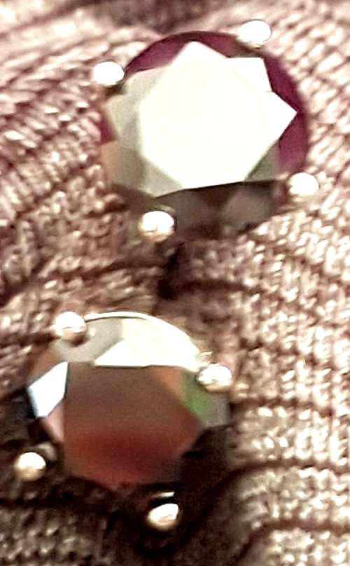 Stunning 4.8 ct black diamond earings. R60 000 ERV