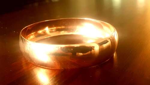 Magnificent rose gold 9 ct dome bangle. Weight 23.4 grams 9 ct. Width 14.75mm