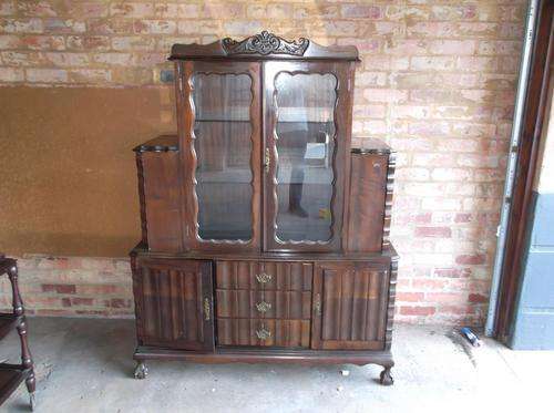 Tamboti display and Liquor cabinet - great conditions - 1 key fits all locks