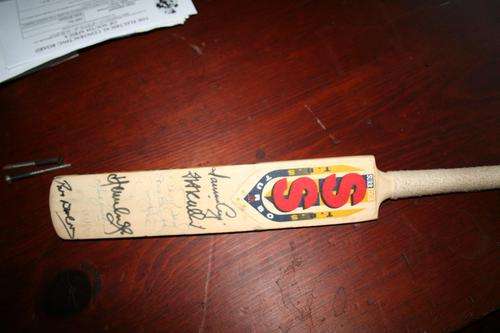 Hansie Cronje original signature on mini Surridge T,B.S bat Other greats as well