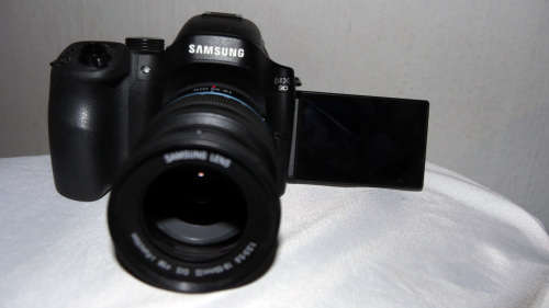 Samsung NX30 Camera.20 megapixal Photo and Full HD 1080p Video 24/25/50 Fps