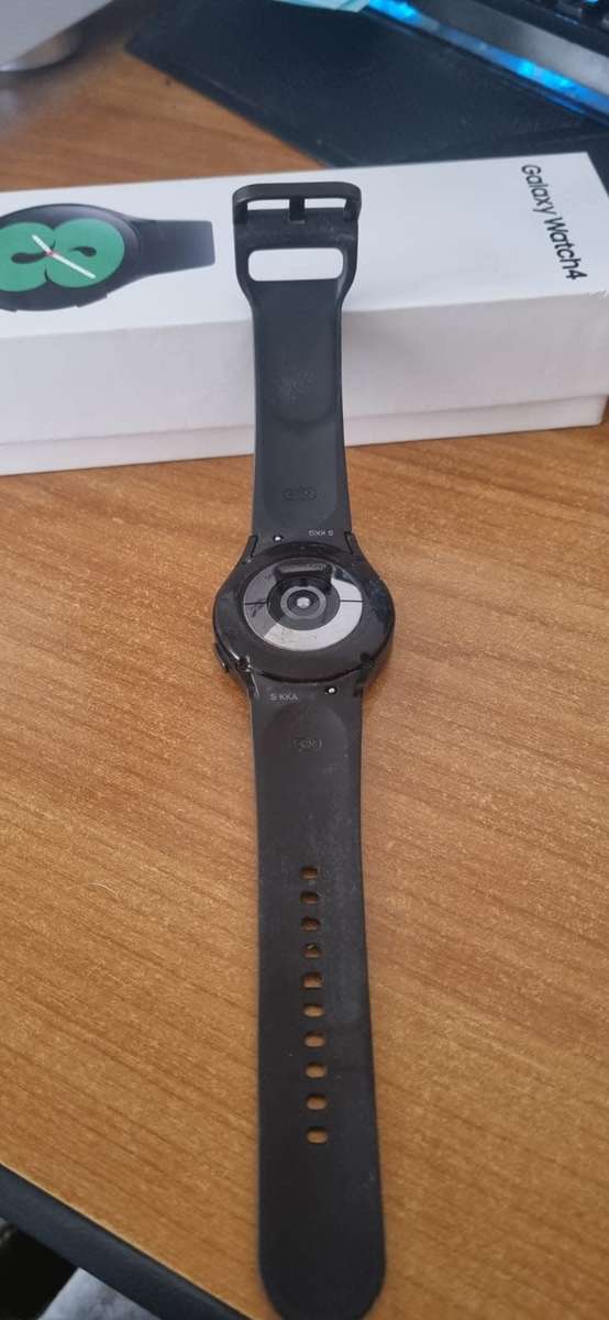 Samsung Galaxy watch 4 (check description)