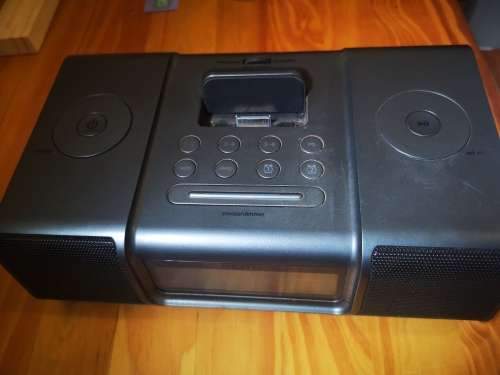 Original ipod classic 120gb with ihome docking station radio