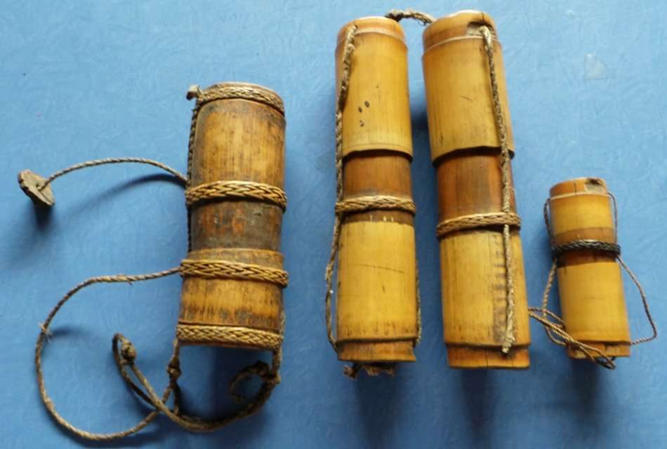 OLD BAMBOO QUIVERS FOR DARTS  - POSTAGE SAPO R60 - POSTNET R110