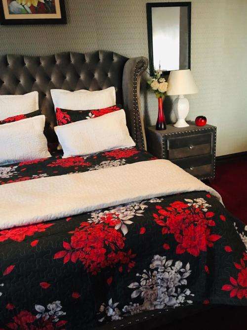 CHRISTMAS SPECIAL!!!Clearance 5 Piece Quilt Set