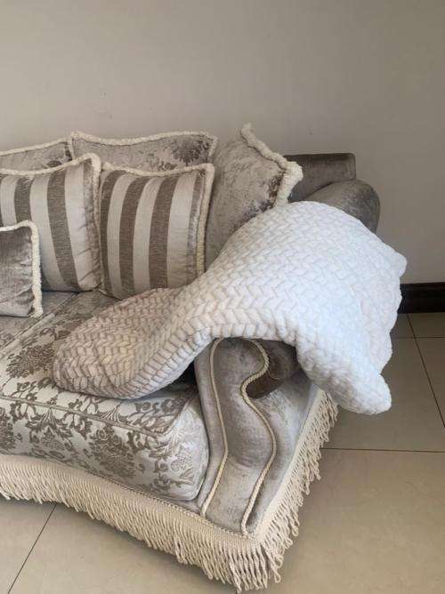 Sesli Plush Throw (End of season sale)