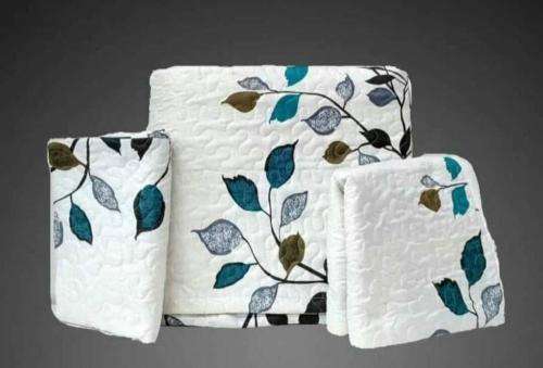 Christmas Special 5 piece Queen size Quilt ( Available colours, white, beige, brown, teal, grey)