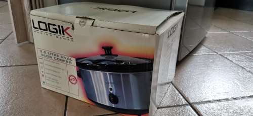 Logik 3.5L Oval Slow Cooker - LIKE NEW, ONLY USED ONCE