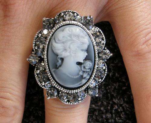 STUNNING CAMEO SET