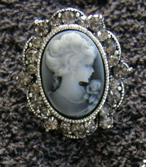 NEW CAMEO RESIZABLE RING STUNNING ITEM