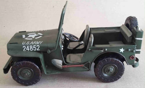 Willys Jeep model 1/24 scale. fantastic detail                bd13