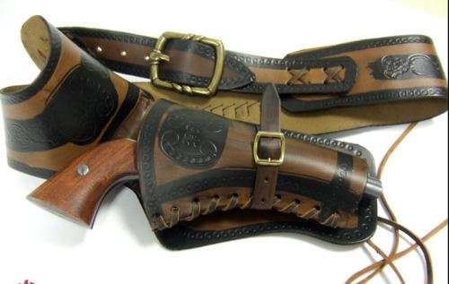 Revolver Cal.45 Peacemaker+leather holster+cartridge belt. Replica              pistol