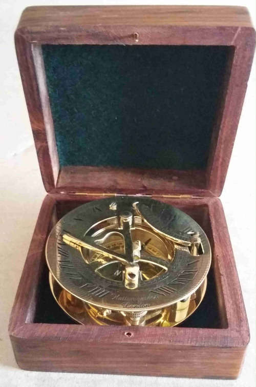 Sundial compass brass in Rosewood presentation box                    nb3