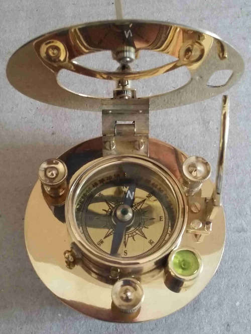 Sundial compass brass in Rosewood presentation box                    nb3