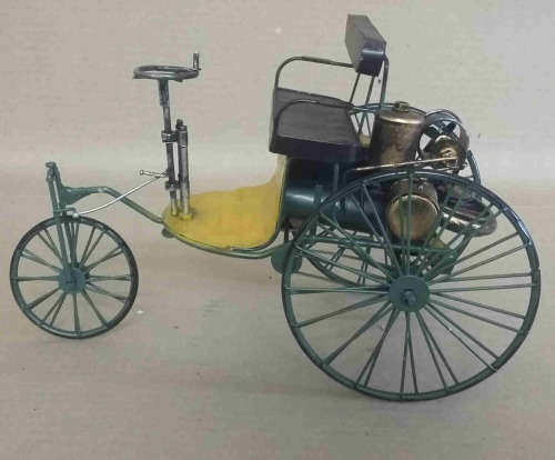 Benz 3 wheel early motorwagen model.      bd13