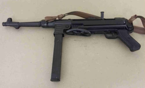 MP40 sub-machine gun, with leather belt. Non functional