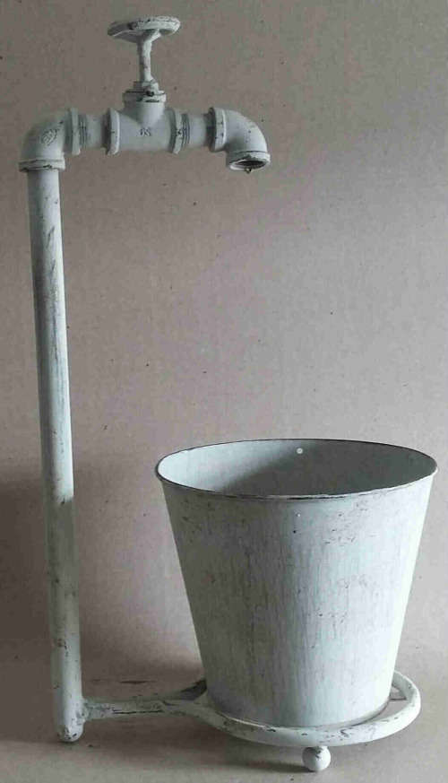 Garden retro pot holder stand .