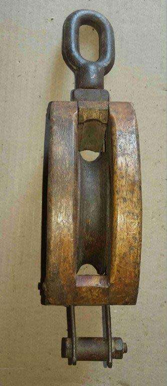 Ship sail rigging pulley