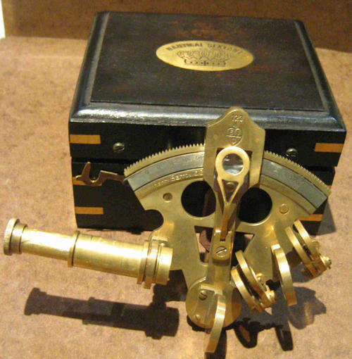 Maritime sextant solid brass 7.5cm in beautiful rose wood box