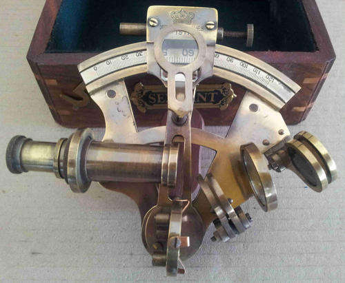 Nautical sextant heavy pattern antique finish (replica) in wooden box    nb8