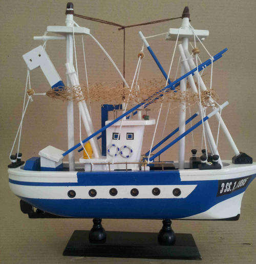 Wooden fishing trawler, model wood boat, great detail.                     bd11