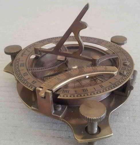 Sundial compass