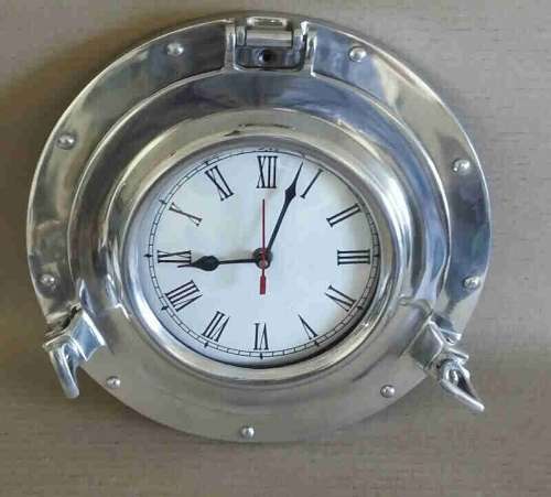 Porthole clock