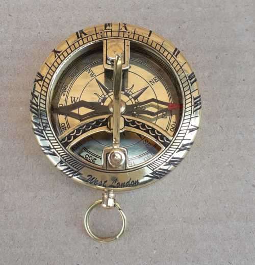 Pocket sundial compass