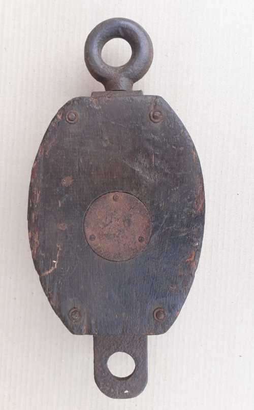 Vintage Wooden single Pulley. OLD