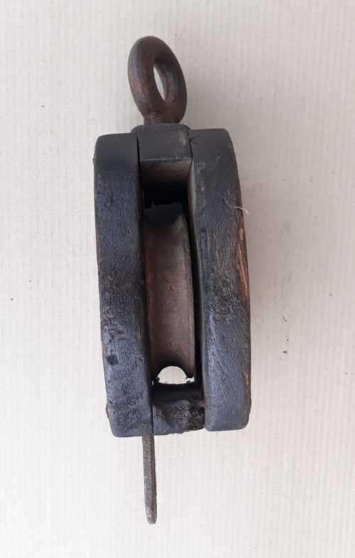 Vintage Wooden single Pulley. OLD