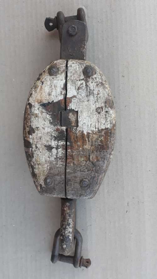 Vintage Wooden single Pulley. OLD