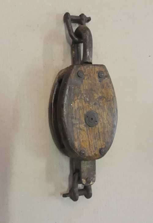 Vintage Wooden single Pulley. OLD