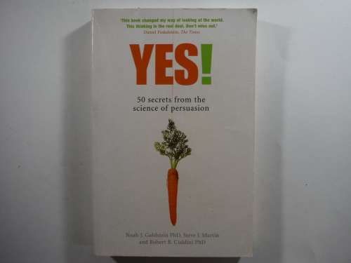 Yes: 50 Secrets From the Science Of Persuasion - Noah J. Goldstein PhD, Steve J Martin and Robert B.
