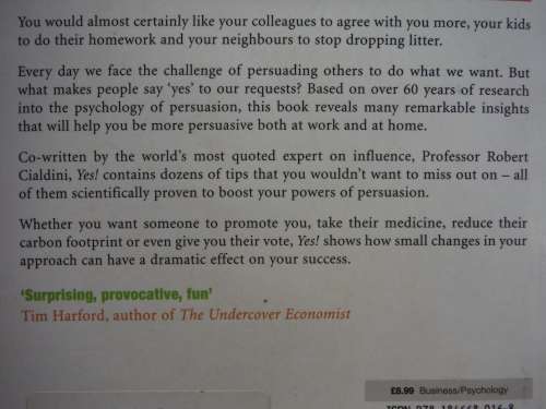 Yes: 50 Secrets From the Science Of Persuasion - Noah J. Goldstein PhD, Steve J Martin and Robert B.