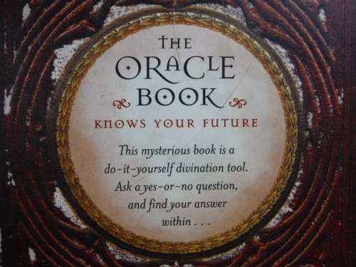 The Oracle Book- Answers to Life`s Questions - Georgia Routis Savas