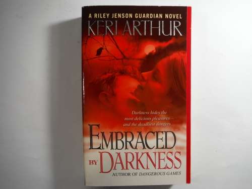 Embraced By Darkness- Keri Arthur(PAPERBACK)