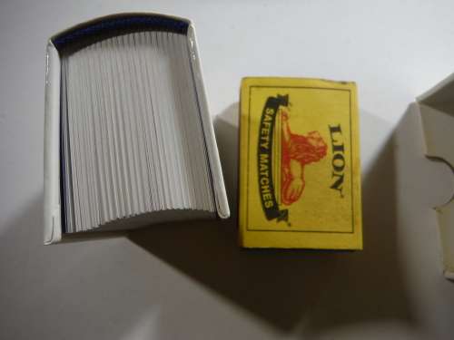 Giggles : A Joke Book by Helen Exley ( Fun Size book)