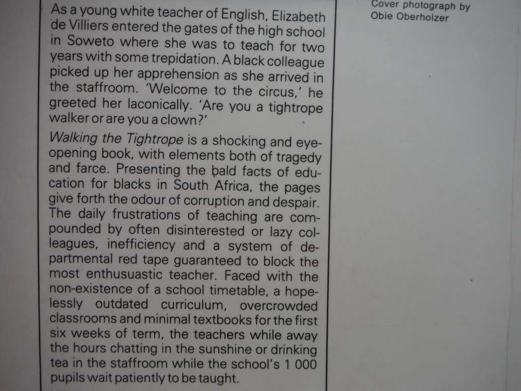 Walking the Tightrope : Recollections of a Schoolteacher in Soweto - Elizabeth de Villiers