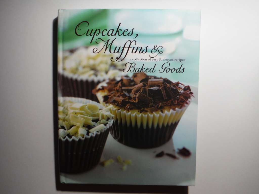Cupcakes, Muffins & Baked Goods : A Collection of Easy and Elegant Recipes - Hardcover