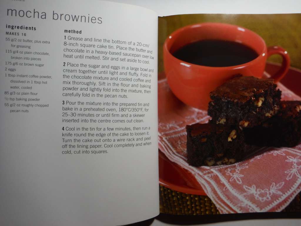 Cupcakes, Muffins & Baked Goods : A Collection of Easy and Elegant Recipes - Hardcover