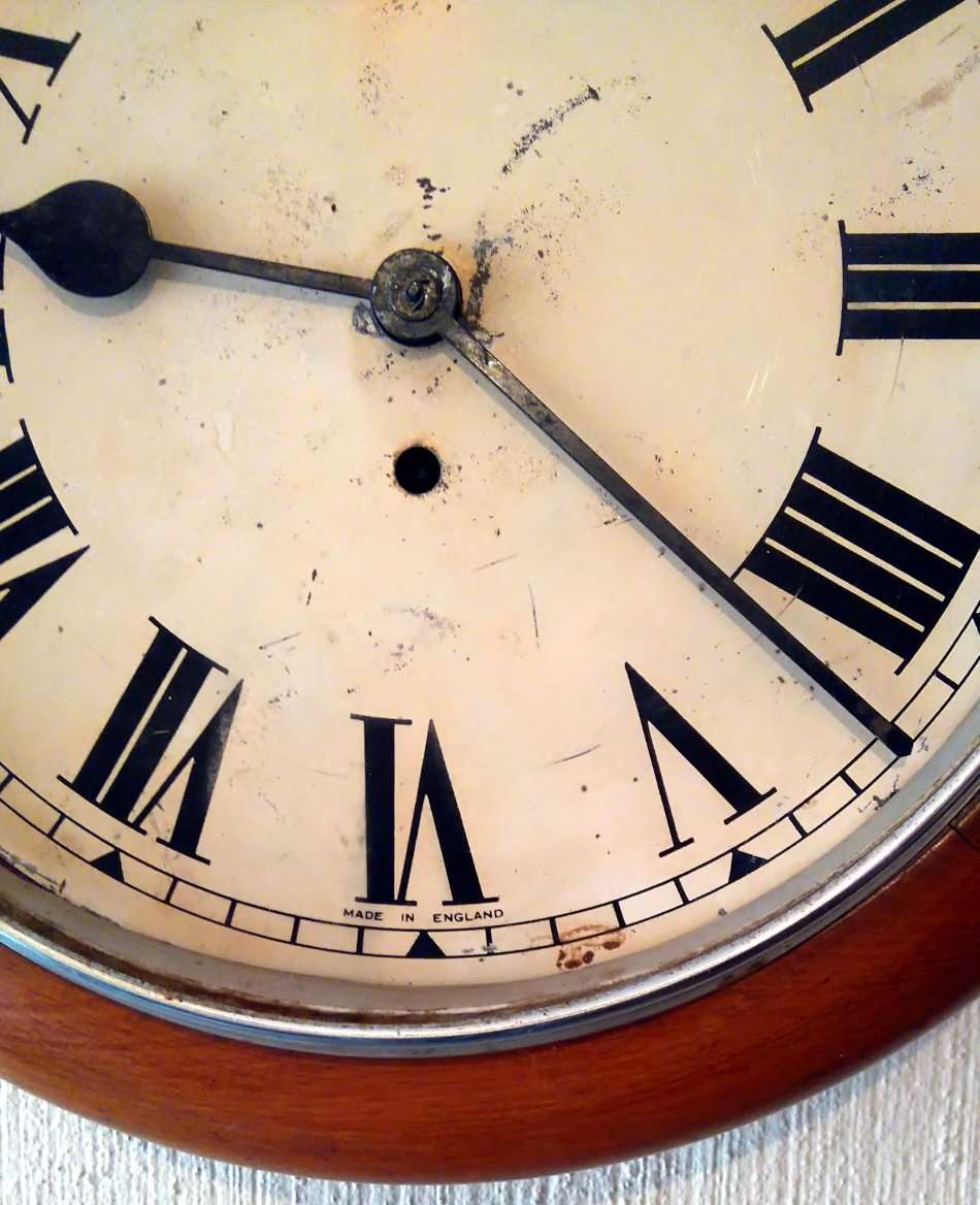 Station clock, working condition.